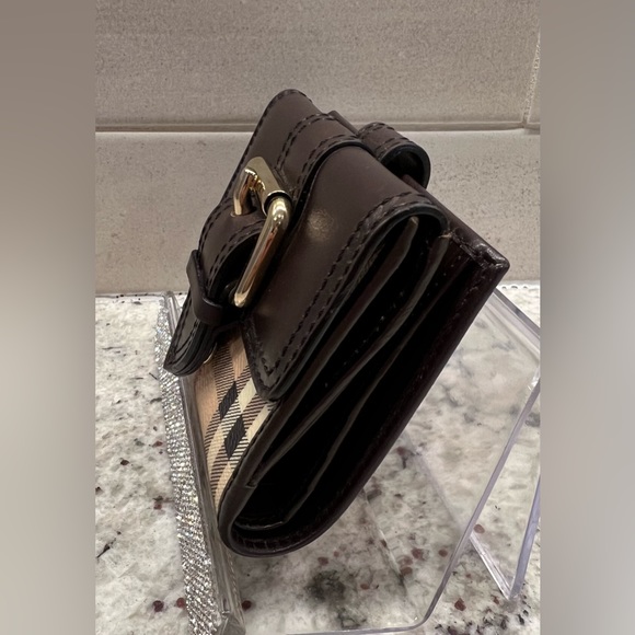 NWT Burberry Novacheck Wallet w/COA. - Picture 8 of 11